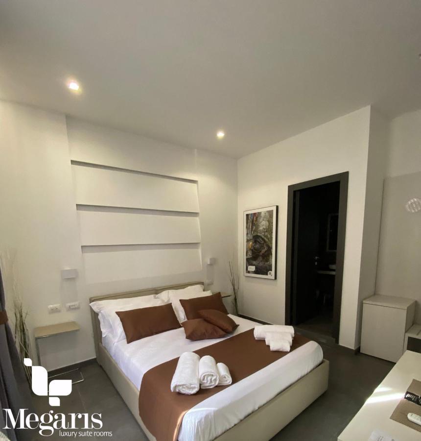 Megaris Luxury Suite Rooms เนเปิลส์ ภายนอก รูปภาพ